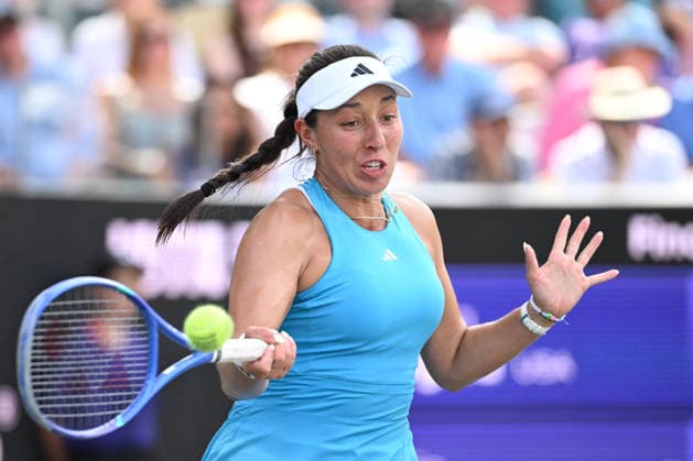 April 5, 2026, Charleston, South Carolina, SC: JESSICA PEGULA of the United States returns a shot to YULIIA STARODUBTSEVA of Ukraine during the final of the Credit One Charleston Open at Credit One Stadium on April 4th, 2026 in Charleston, SC. Charleston SC - ZUMAv134 20260405_zsp_v134_092 Copyright: xMaxwellxVittoriox