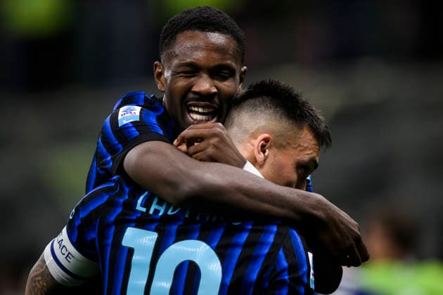 FC Internazionale v AS Roma - Serie A Lautaro Martinez of FC Internazionale celebrates with Lautaro Martinez of FC Internazionale after scoring a goal during the Serie A football match between FC Internazionale and AS Roma. Milan Italy Copyright: xNicolòxCampox