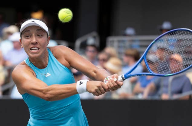 April 6, 2026: Yuliia Stardubtseva (UKR) loses to Jessica Pegula (USA) 6-2, 6-2 at the Credit One Charleston Open being played at Credit One Staduim in Charleston, South Carolina, {USA} Tennisclix Charleston USA - ZUMAc04_ 20260406_zma_c04_018 Copyright: xLesliexBillmanx