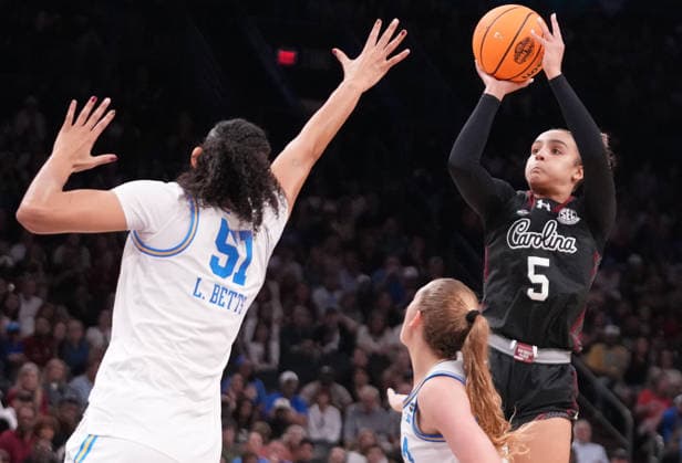 UCLA center Lauren Betts (51) ties to block a shot by South Carolina guard Tessa Johnson (5) in the first half of the Finals of the 2026 NCAA, College League, USA Women s Basketball Tournament at Mortgage Matchup Center in Phoenix, Arizona, on Sunday, April 5, 2026.  AZP20260405926 DARRYLxWEBB