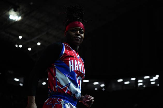 Harlem Globetrotters Show Torch George performs during the Harlem Globetrotters show at the Telecom Center Athens in Athens, Greece, on April 5, 2026. Athens Greece  Copyright: xGiorgosxArapekosx originalFilename:arapekos-notitle260405_npPJg.jpg