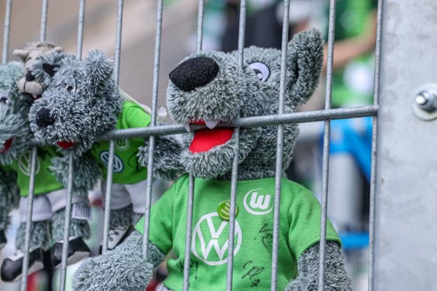 GER, Jena, Carl Zeiss Jena vs Vfl Wolfsburg, DFB-Pokal Frauen, Fussball, DFB, Spielzeit 2025 2026, ad hoc Arena im Ernst-Abbe-Sportfeld, Halbfinale im Bild: Vfl Wolfsburg Maskottchen DFB DFL REGULATIONS PROHIBIT ANY USE OF PHOTOGRAPHS AS IMAGE SEQUENCES AND OR QUASI-VIDEO, 05.04.2025 Copyright: HMBxMedia HendrikxHamelau