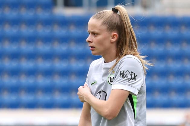 DFB-Pokal Frauen: FC Carl Zeiss Jena - VfL Wolfsburg; 05.04.26 Vivien Endemann (25, VfL Wolfsburg). Fußball, DFB-Pokal Frauen, Halbfinale: FC Carl Zeiss Jena vs. VfL Wolfsburg am 05.04.26 im Ernst-Abbe-Sportfeld ad hoc arena, Jena. DFL REGULATIONS PROHIBIT ANY USE OF PHOTOGRAPHS AS IMAGE SEQUENCES AND OR QUASI-VIDEO. *** DFB Pokal Frauen FC Carl Zeiss Jena VfL Wolfsburg 05 04 26 Vivien Endemann 25, VfL Wolfsburg Fußball, DFB Pokal Frauen, Halbfinale FC Carl Zeiss Jena vs VfL Wolfsburg am 05 04 26 im Ernst Abbe Sportfeld ad hoc arena, Jena DFL REGULATIONS PROHIBIT ANY USE OF PHOTOGRAPHS AS IMAGE SEQUENCES AND OR QUASI VIDEO Copyright: xBEAUTIFULxSPORTS JanxKaeferx