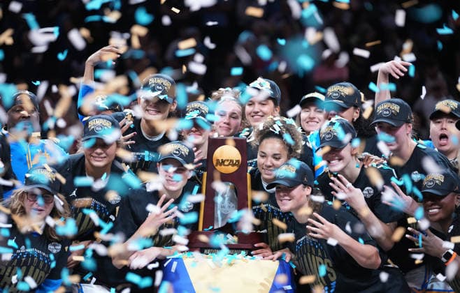 UCLA players and head coach head coach Cori Close celebrate after defeating South Carolina in the Finals of the 2026 NCAA, College League, USA Women s Basketball Tournament at Mortgage Matchup Center in Phoenix, Arizona, on Sunday, April 5, 2026. UCLA defeated South Carolina 79-51 to win their first-ever women s NCAA Tournament championship.  AZP20260405971 DARRYLxWEBB
