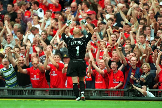 Manchester United, ManU V Newcastle United, Premier League Fabien Barthez of Manchester United celebrates during the Premier League match between Manchester United and Newcastle United at Old Trafford on August 20, 2000 in Manchester, England. Manchester Old Trafford England United Kingdom Copyright: xAllstarxPicturexLibraryxLtdx