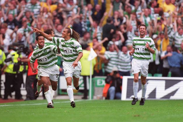 Celtic V Rangers, Scottish Premiership Henrik Larsson of Glasgow Celtic celebrates during the Scottish Premiership match between Celtic and Rangers at Parkhead on August 27, 2000 in Glasgow, Scotland . Glasgow Parkhead Scotland United Kingdom Copyright: xAllstarxPicturexLibraryxLtdx