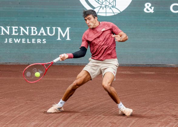 HOUSTON, TX - APRIL 05: Roman Andres Burruchaga (ARG) in action during the singles finals of the Men™s Clay Court Championship on April 5, 2026 at River Oaks Country Club in Houston, Texas. (Photo by Leslie Plaza Johnson Icon Sportswire) TENNIS: APR 05 US Men s Clay Court Championship EDITORIAL USE ONLY Icon260405063