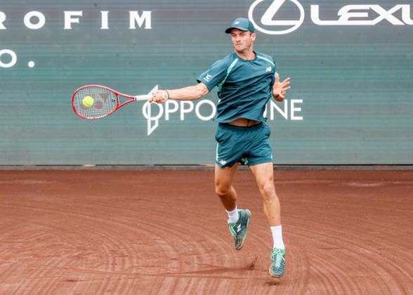HOUSTON, TX - APRIL 05: Tommy Paul (USA) in action during the singles finals of the Men™s Clay Court Championship on April 5, 2026 at River Oaks Country Club in Houston, Texas. (Photo by Leslie Plaza Johnson Icon Sportswire) TENNIS: APR 05 US Men s Clay Court Championship EDITORIAL USE ONLY Icon260405040