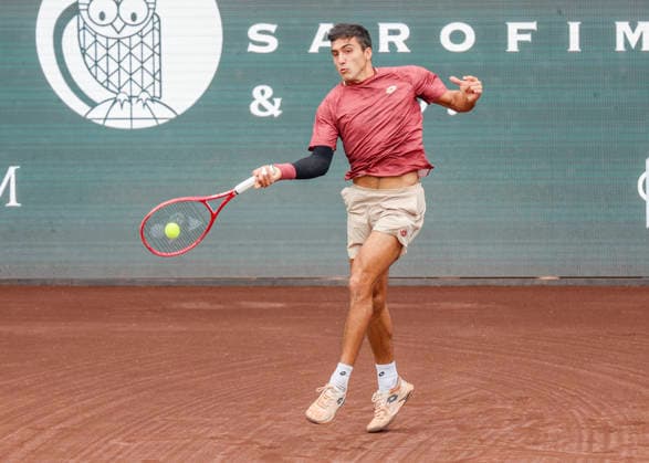 HOUSTON, TX - APRIL 05: Roman Andres Burruchaga (ARG) in action during the singles finals of the Men™s Clay Court Championship on April 5, 2026 at River Oaks Country Club in Houston, Texas. (Photo by Leslie Plaza Johnson Icon Sportswire) TENNIS: APR 05 US Men s Clay Court Championship EDITORIAL USE ONLY Icon260405052