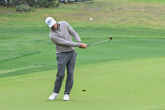 SAN ANTONIO, TX - APRIL 05: Alex Noren (SWE) uses a wedge to chip from the green over the center pot bunker on 16 during the third round of the Valero Texas Open on April 5, 2026, at the AT&T Oaks Course at TPC San Antonio, San Antonio, Texas. (Photo by Ken Murray Icon Sportswire) GOLF: APR 05 PGA, Golf Herren Valero Texas Open EDITORIAL USE ONLY Icon2604050204