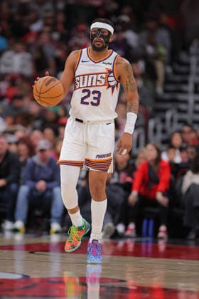 CHICAGO, IL - APRIL 05: Jordan Goodwin 23 of the Phoenix Suns brings the ball up court during the first half against the Chicago Bulls on April 5, 2026 at the United Center in Chicago, Illinois. (Photo by Melissa Tamez Icon Sportswire) NBA, Basketball Herren, USA APR 05 Phoenix Suns at Chicago Bulls EDITORIAL USE ONLY Icon260405004
