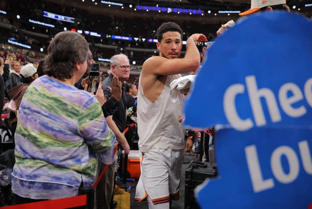 CHICAGO, IL - APRIL 05: Devin Booker 1 of the Phoenix Suns after a game against the Chicago Bulls on April 5, 2026 at the United Center in Chicago, Illinois. (Photo by Melissa Tamez Icon Sportswire) NBA, Basketball Herren, USA APR 05 Phoenix Suns at Chicago Bulls EDITORIAL USE ONLY Icon260405041
