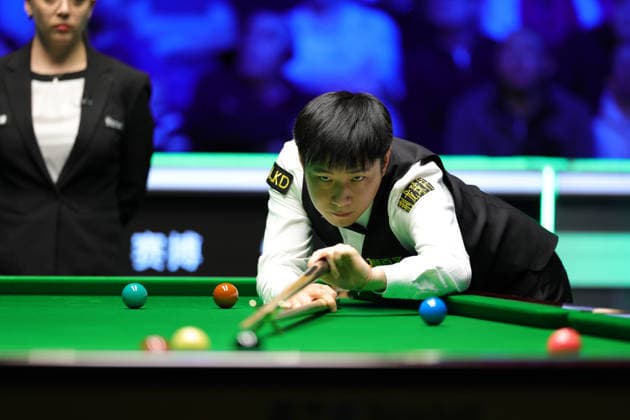 (260406) -- MANCHESTER, April 6, 2026 -- Zhao Xintong of China competes during the final between Zhao Xintong of China and Judd Trump of England at the 2026 Snooker Tour Championship in Manchester, Britain, April 5, 2026. (Photo by Xinhua) (SP)BRITAIN-MANCHESTER-SNOOKER-TOUR CHAMPIONSHIP 2026-FINALS ZhaixZheng 