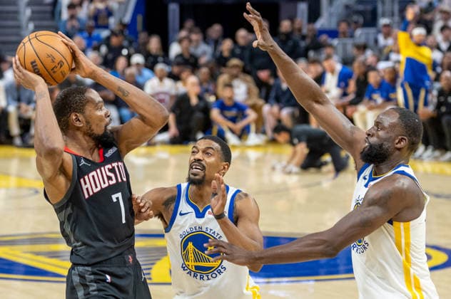 (260406) -- SAN FRANCISCO, April 6, 2026 -- Kevin Durant (L) of Houston Rockets controls the ball against De Anthony Melton (C) and Draymond Green of Golden State Warriors during the 2025-2026 NBA, Basketball Herren, USA regular season basketball game between Houston Rockets and Golden State Warriors in San Francisco, the United States, April 5, 2026. (Photo by Xinhua) (SP)U.S.-SAN FRANCISCO-BASKETBALL-NBA-ROCKETS VS WARRIORS ArthurxDong 