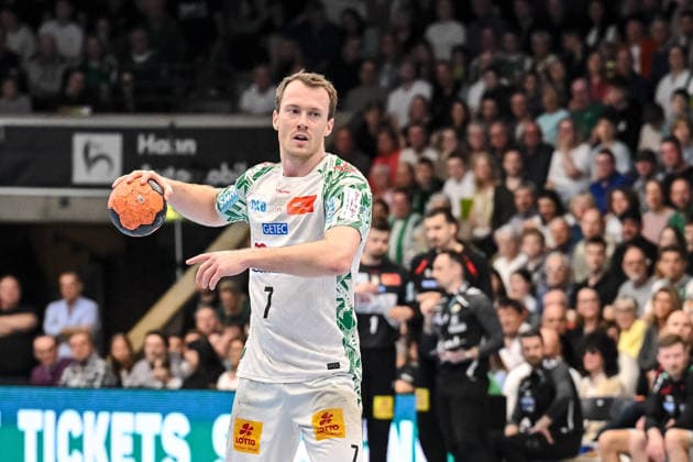 Goeppingen, Deutschland, 05.04.26: Felix Claar (SC Magdeburg) in Aktion, am Ball, Einzelaktion waehrend des Daikin Handball Bundesliga Spiels zwischen FRISCH AUF! Goeppingen vs SC Magdeburg in der EWS Arena am 05. April 2026 in Goeppingen, Deutschland. (Foto von Harry Langer DeFodi Images) Goeppingen, Germany, 05.04.26: Felix Claar (SC Magdeburg) controls the Ball during the Daikin Handball Bundesliga match between FRISCH AUF! Goeppingen vs SC Magdeburg at EWS Arena on April 5, 2026 in Goeppingen, Germany. (Photo by Harry Langer DeFodi Images) (Photo by Harry Langer DeFodi Images) -