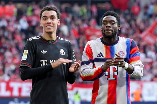 Jamal Musiala (FC Bayern Muenchen) und Alphonso Davies (FC Bayern Muenchen) lachen, Bundesliga, Club Freiburg v FC Bayern München, Europa-Park Stadion am 04. April 2026 in Freiburg, Deutschland. (Foto von Marco Steinbrenner DeFodi Images) Jamal Musiala (FC Bayern Muenchen) und Alphonso Davies (FC Bayern Muenchen) smile, Bundesliga, Sport-Club Freiburg v FC Bayern München, Europa-Park Stadion, April 4, 2026 in Freiburg, Germany. (Photo by Marco Steinbrenner DeFodi Images) DFL regulations prohibit any use of photographs as image sequences and or quasi-video. - *** Jamal Musiala FC Bayern Muenchen and Alphonso Davies FC Bayern Muenchen smile, Bundesliga, Sport Club Freiburg v FC Bayern München, Europa Park Stadion, April 4, 2026 in Freiburg, Germany Photo by Marco Steinbrenner DeFodi Images Jamal Musiala FC Bayern Muenchen and Alphonso Davies FC Bayern Muenchen smile, Bundesliga, Sport Club Freiburg v FC Bayern München, Europa Park Stadion, April 4, 2026 in Freiburg, Germany Photo by Marco Steinbrenner DeFodi Images DFL regulations prohibit any use of photographs as image sequences and or quasi video