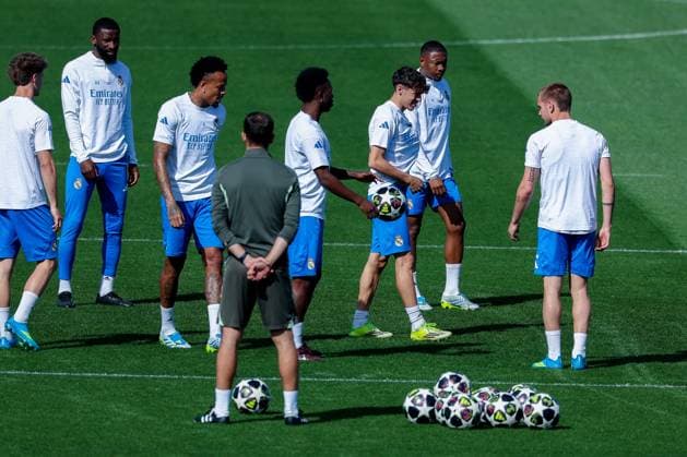 Kleines Trainingspiel mit David Alaba 4 (CF Real Madrid),, Vinicius Paixao de Oliveira Junior Vini Jr. 7 (CF Real Madrid), Eder Gabriel Militao 3 (CF Real Madrid), Antonio Ruediger 22 (CF Real Madrid), , Training, CF Real Madrid, Fussball, Maenner, UEFA Champions League, Saison 2025 2026, Abschlusstraining vor dem Viertelfinal-Hinspiel (Quarter Finals 1st Leg) gegen den FC Bayern Muenchen, 06.04.2026 Valdebebas bei Madrid Madrid Spanien *** Small training match with David Alaba 4 CF Real Madrid ,, Vinicius Paixao de Oliveira Junior Vini Jr 7 CF Real Madrid , Eder Gabriel Militao 3 CF Real Madrid , Antonio Ruediger 22 CF Real Madrid , , Training, CF Real Madrid, Football, Men, UEFA Champions League, Season 2025 2026, Final training before the quarter-final first leg Quarter Finals 1st Leg against FC Bayern Munich, 06 04 2026 Valdebebas near Madrid Madrid Spain Copyright: xkolbert-press MartinxAgüerax