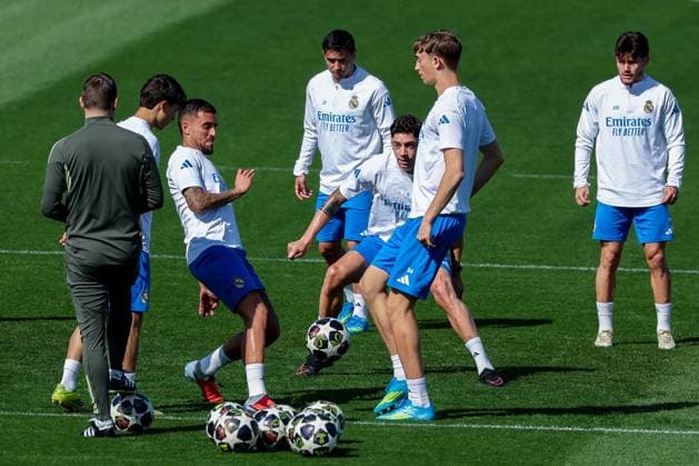 Daniel Ceballos Fernandez 19 (CF Real Madrid) und Dean Huijsen 24 (CF Real Madrid) sowie Federico Santiago Valverde Dipetta 7 (CF Real Madrid) beim Trainngsspiel, Brahim Diaz 21 (CF Real Madrid) und Francisco Jose Fran Garcia Torres 20 (CF Real Madrid) schaue zu, Training, CF Real Madrid, Fussball, Maenner, UEFA Champions League, Saison 2025 2026, Abschlusstraining vor dem Viertelfinal-Hinspiel (Quarter Finals 1st Leg) gegen den FC Bayern Muenchen, 06.04.2026 Valdebebas bei Madrid Madrid Spanien