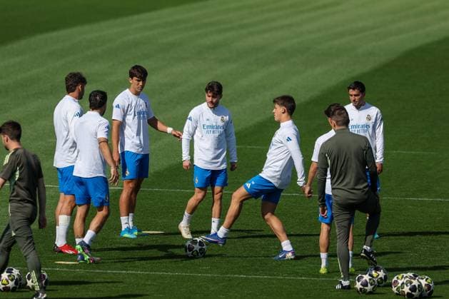 Daniel Carvajal Ramos 2 (CF Real Madrid), Gonzalo Garcia Torres 16 (CF Real Madrid), Arda Gueler 15 (CF Real Madrid) beim Trainingsspiel, Training, CF Real Madrid, Fussball, Maenner, UEFA Champions League, Saison 2025 2026, Abschlusstraining vor dem Viertelfinal-Hinspiel (Quarter Finals 1st Leg) gegen den FC Bayern Muenchen, 06.04.2026 Valdebebas bei Madrid Madrid Spanien
