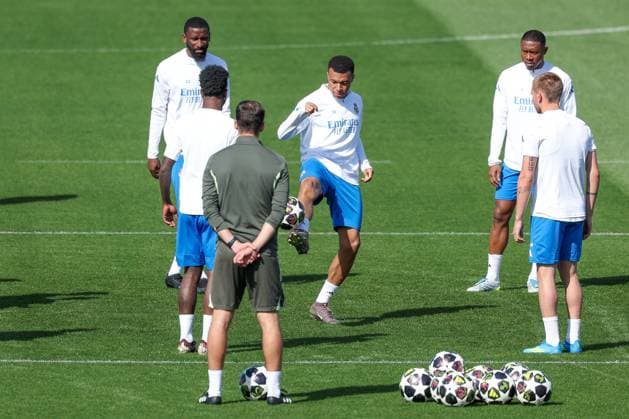 Kylian Mbappe 10 (CF Real Madrid) am Ball waehrend des Trainingsspiels, zu sehen auch Antonio Ruediger 22 (CF Real Madrid), Vinicius Paixao de Oliveira Junior Vini Jr. 7 (CF Real Madrid), David Alaba 4 (CF Real Madrid), Training, CF Real Madrid, Fussball, Maenner, UEFA Champions League, Saison 2025 2026, Abschlusstraining vor dem Viertelfinal-Hinspiel (Quarter Finals 1st Leg) gegen den FC Bayern Muenchen, 06.04.2026 Valdebebas bei Madrid Madrid Spanien