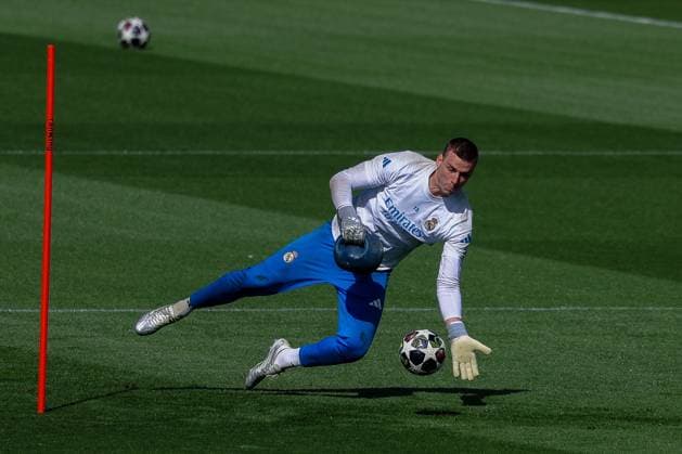 Andriy Lunin 13 (CF Real Madrid) beim warm-up, Training, CF Real Madrid, Fussball, Maenner, UEFA Champions League, Saison 2025 2026, Abschlusstraining vor dem Viertelfinal-Hinspiel (Quarter Finals 1st Leg) gegen den FC Bayern Muenchen, 06.04.2026 Valdebebas bei Madrid Madrid Spanien
