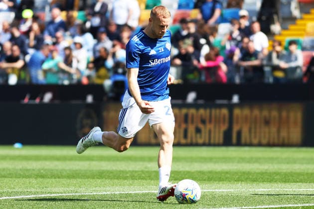 warms up prior to the Serie A soccer match between Udinese and Como at the Bluenergy Stadium in Udine, north east Italy - Monday, April 06,2026 - soccer  Copyright: xAndreaxBressanutti LaPressex