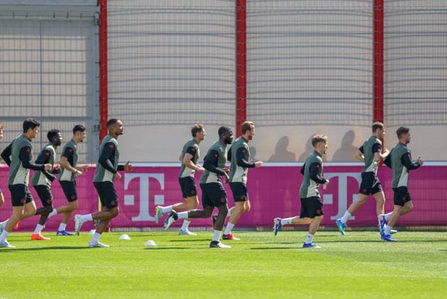 Die Spieler des FC Bayern Muenchen laufen, GER, Abschlusstraining, FC Bayern Muenchen, Fussball, UEFA Champions League, Viertelfinale, Hinspiel, Saison 2025 2026, 06.04.2026, GER, Abschlusstraining, FC Bayern Muenchen, Fussball, UEFA Champions League, Viertelfinale, Hinspiel, Saison 2025 2026, 06.04.2026 Muenchen Copyright: xEibner-Pressefoto JennixMaulx EP_JML