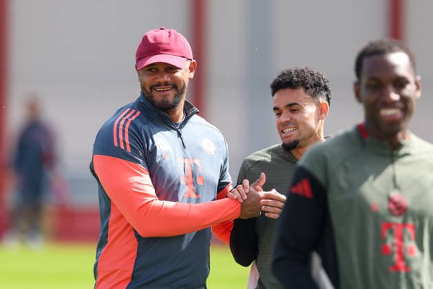 Vincent Kompany (FC Bayern Muenchen, Cheftrainer) lacht, mit Luis Diaz (FC Bayern Muenchen, 14), GER, Abschlusstraining, FC Bayern Muenchen, Fussball, UEFA Champions League, Viertelfinale, Hinspiel, Saison 2025 2026, 06.04.2026, GER, Abschlusstraining, FC Bayern Muenchen, Fussball, UEFA Champions League, Viertelfinale, Hinspiel, Saison 2025 2026, 06.04.2026 Muenchen Copyright: xEibner-Pressefoto JennixMaulx EP_JML