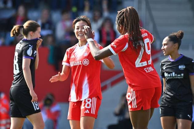 Torjubel um Momoko TANIKAWA (FCB) nach Tor zum 1-0 mit Edna IMADE (FCB), Jubel,Freude,Begeisterung,Aktion, FC Bayern Muenchen - SGS Essen Fussball DFB Pokal Halbfinale der Frauen am 06.04.2026 FC BAYERN CAMPUS