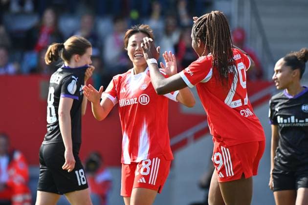 Torjubel um Momoko TANIKAWA (FCB) nach Tor zum 1-0 mit Edna IMADE (FCB), Jubel,Freude,Begeisterung,Aktion, FC Bayern Muenchen - SGS Essen Fussball DFB Pokal Halbfinale der Frauen am 06.04.2026 FC BAYERN CAMPUS