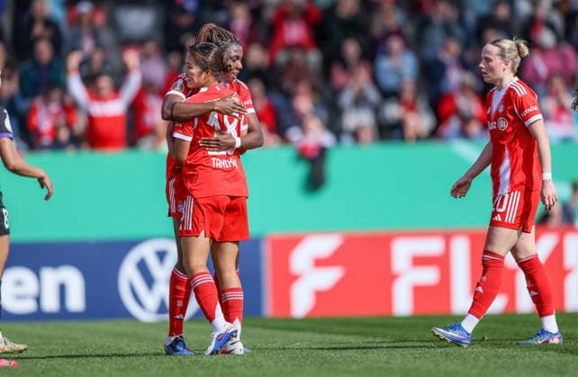 GER, München, FC Bayern München vs SGS Essen, DFB-Pokal Frauen, Fussball, DFB, Spielzeit 2025 2026, FC Bayern Campus, Halbfinale im Bild: Momoko Tanikawa (Bayern München 18), Tor, Jubel und Freude, Emotionen, 1:0, Edna Imade (Bayern München) DFB DFL REGULATIONS PROHIBIT ANY USE OF PHOTOGRAPHS AS IMAGE SEQUENCES AND OR QUASI-VIDEO, 06.04.2026 Copyright: HMBxMedia HendrikxHamelau