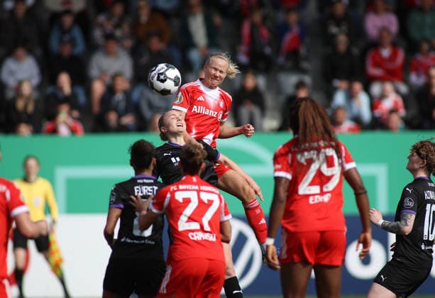 Fussball, Frauen, Saison 2025 2026, FC Bayern München - SGS Essen, DFB-Pokal, Halbfinale, Campus 2:0 durch Pernille Harder (FC Bayern München) Tor, Kopfballtor *** Football, Women, 2025 2026 season, FC Bayern Munich SGS Essen, DFB Cup, semi-final, Campus 2 0 by Pernille Harder FC Bayern Munich goal, header goal