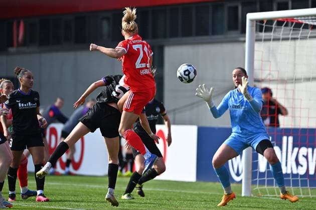 Tor Pernile HARDER (FCB) zum 2-0, Aktion,Kopfball- FC Bayern Muenchen - SGS Essen Fussball DFB Pokal Halbfinale der Frauen am 06.04.2026 FC BAYERN CAMPUS