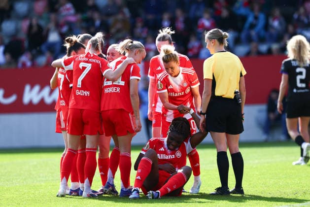 Team (FC Bayern München) Tor zum 3 : 0 beim Spiel zwischen FC Bayern München v SGS Essen, Fußball, Frauen, DFB-Pokal Frauen, 2025 2026, Halbfinale am 06.04.2026 in München, FC Bayern Campus. Bayern Deutschland