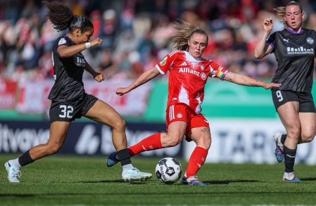 GER, München, FC Bayern München vs SGS Essen, DFB-Pokal Frauen, Fussball, DFB, Spielzeit 2025 2026, FC Bayern Campus, Halbfinale im Bild v.l.: Ella Touon (SGS Essen Frauen 32), Georgia Stanway (Bayern München Frauen 31), Ramona Maier (SGS Essen Frauen 9), Torschuss DFB DFL REGULATIONS PROHIBIT ANY USE OF PHOTOGRAPHS AS IMAGE SEQUENCES AND OR QUASI-VIDEO, 06.04.2026 Copyright: HMBxMedia HendrikxHamelau