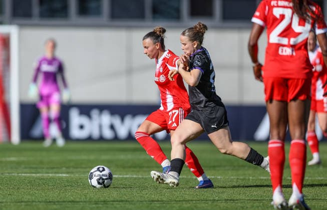 GER, München, FC Bayern München vs SGS Essen, DFB-Pokal Frauen, Fussball, DFB, Spielzeit 2025 2026, FC Bayern Campus, Halbfinale im Bild v.l.: Arianna Caruso (Bayern München Frauen 27), Paulina Platner (SGS Essen Frauen 25) DFB DFL REGULATIONS PROHIBIT ANY USE OF PHOTOGRAPHS AS IMAGE SEQUENCES AND OR QUASI-VIDEO, 06.04.2026 Copyright: HMBxMedia HendrikxHamelau