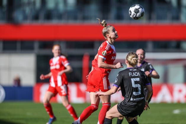 GER, München, FC Bayern München vs SGS Essen, DFB-Pokal Frauen, Fussball, DFB, Spielzeit 2025 2026, FC Bayern Campus, Halbfinale im Bild v.l.: Giulia Gwinn (Bayern München Frauen 7), Paula Flach (SGS Essen Frauen 5) DFB DFL REGULATIONS PROHIBIT ANY USE OF PHOTOGRAPHS AS IMAGE SEQUENCES AND OR QUASI-VIDEO, 06.04.2026 Copyright: HMBxMedia HendrikxHamelau