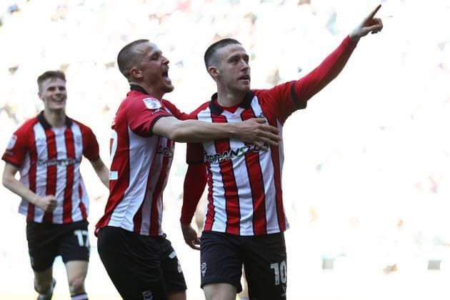 Jack Moylan of Lincoln City celebrates after scoring a goal (1-2) Reading v Lincoln City, Sky Bet League One, Football, Select Car Leasing Stadium, Reading, UK - 06 Apr 2026Reading Select Car Leasing Stadium United Kingdom EDITORIAL USE ONLY No use with unauthorised audio, video, data, fixture lists, club league logos or live services. Online in-match use limited to 120 images, no video emulation. No use in betting, games or single club league player publications. Copyright: xSimonxDael Shutterstockx 16811828bp