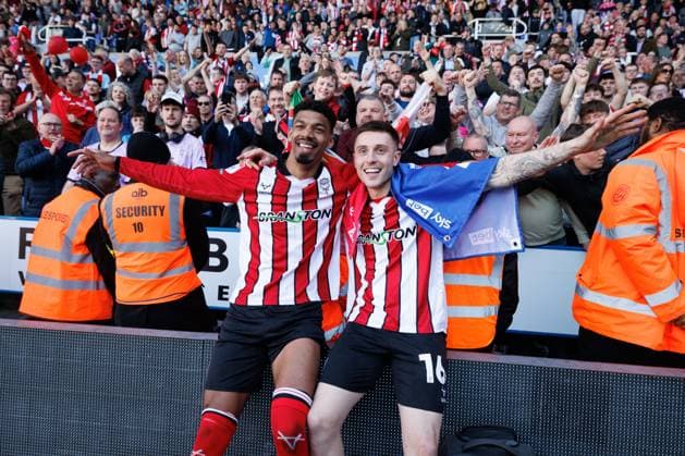 Reeco Hackett-Fairchild of Lincoln City and Dominic Jefferies of Lincoln City celebrate at full time Reading v Lincoln City, Sky Bet League One, Football, Select Car Leasing Stadium, Reading, UK - 06 Apr 2026Reading Select Car Leasing Stadium United Kingdom EDITORIAL USE ONLY No use with unauthorised audio, video, data, fixture lists, club league logos or live services. Online in-match use limited to 120 images, no video emulation. No use in betting, games or single club league player publications. Copyright: xSimonxDael Shutterstockx 16811828cy