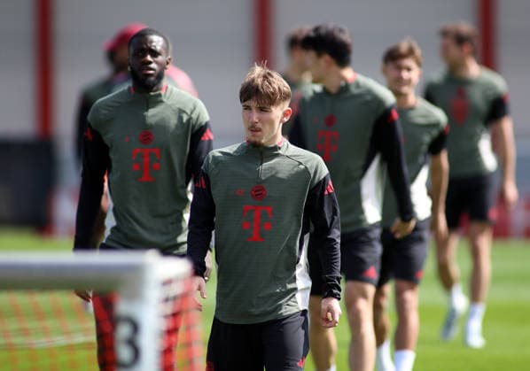 Fussball, Herren, Champions League, Saison 2025 2026, FC Bayern München, Abschlusstraining Lennart Karl (FC Bayern München) Kopf, Oberkörper