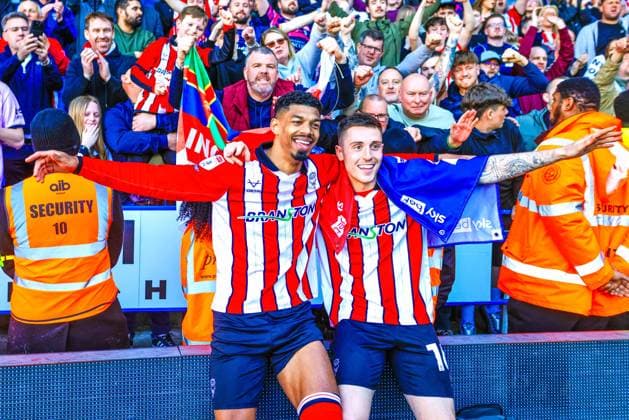 Reading v Lincoln City Sky Bet League 1 Reeco Hackett-Fairchild of Lincoln City and Dominic Jefferies of Lincoln City celebrate with fans during the Sky Bet League 1 match at the Select Car Leasing Stadium, Reading 06 04 2026 UK Newspapers OUT Copyright: xNeilxHolmesx FIL-23249-0016