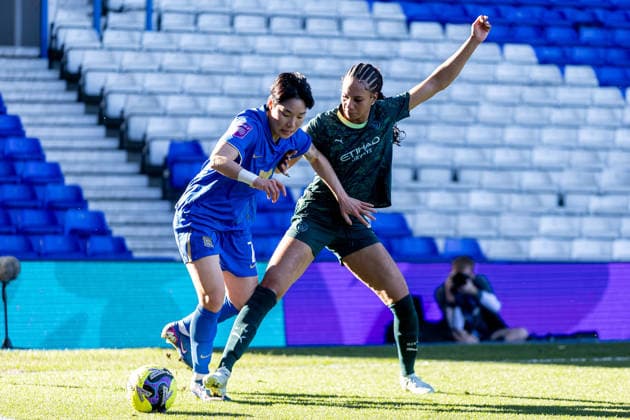 Birmingham City Women v Manchester City Women, Women s FA Cup Birmingham City Women forward Lee Geum-Min (7) battles for possession with Manchester City Women defender Jade Rose (4) during the Women s FA Cup match between Birmingham City Women and Manchester City Women at the St Andrew s @ Knighthead Park, Birmingham, UK on 6 April 2026. Birmingham St Andrew s @ Knighthead Park West Midlands UK Editorial use only , Copyright: xManjitxNarotrax PSI-24018-0033