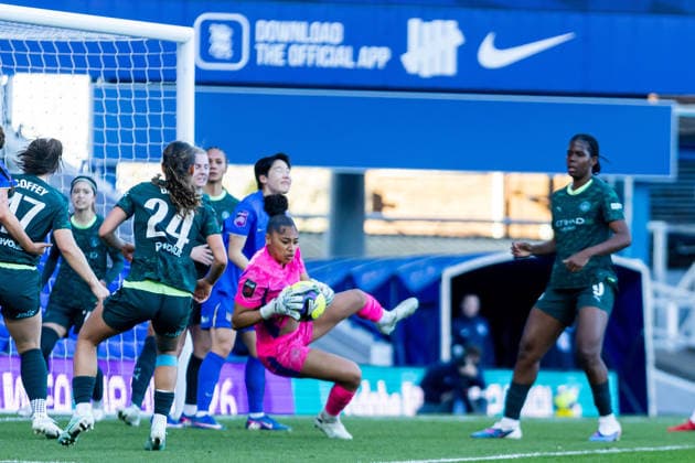 Birmingham City Women v Manchester City Women, Women s FA Cup Manchester City Women goalkeeper Khiara Keating (35) makes a save during the Women s FA Cup match between Birmingham City Women and Manchester City Women at the St Andrew s @ Knighthead Park, Birmingham, UK on 6 April 2026. Birmingham St Andrew s @ Knighthead Park West Midlands UK Editorial use only , Copyright: xManjitxNarotrax PSI-24018-0034