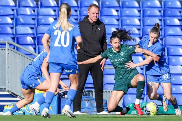 Birmingham City v Manchester City - Adobe Women s FA Cup Quarter Final Leila Ouahabi of Manchester City and Rebecca McKenna of Birmingham City compete for possession as Andree Jeglertz, manager of Manchester City, observes during the Adobe Women s FA Cup Quarter Final match between Birmingham City and Manchester City at St Andrews @ Knighthead Park, Birmingham, on April 6, 2026. Birmingham West Midlands United Kingdom  Copyright: xMIxNewsx originalFilename:fletcher-birmingh260406_npbbO.jpg