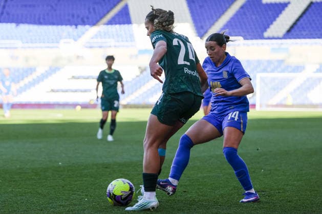Birmingham City v Manchester City - Adobe Women s FA Cup Quarter Final Iman Beney of Manchester City defends as Shanade Hopcroft of Birmingham City attacks during the Adobe Women s FA Cup Quarter Final match between Birmingham City and Manchester City at St Andrews @ Knighthead Park, Birmingham, on April 6, 2026. Birmingham West Midlands United Kingdom  Copyright: xMIxNewsx originalFilename:fletcher-birmingh260406_npOOC.jpg