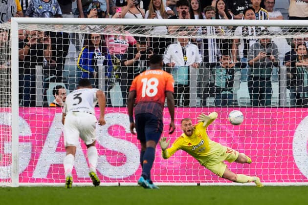 Juventus goalkeeper Michele Di Gregorio save the penalty kick during the Serie A soccer match between Juventus Fc and Genoa the Juventus Stadium in Turin, north west Italy - April 6, 2026. - Soccer  Copyright: xFabioxFerrari LaPressex