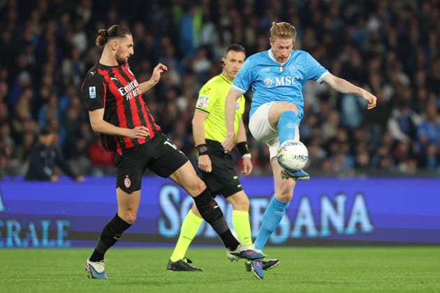 Napoli™s Kevin De Bruyne, AC Milan s Adrien Rabiot during the Serie A soccer match between Napoli and Milan at the Diego Armando Maradona Stadium in Naples, southern italy - Monday , April 06 , 2026. - Soccer .  Copyright: xAlessandroxGarofalo LaPressex