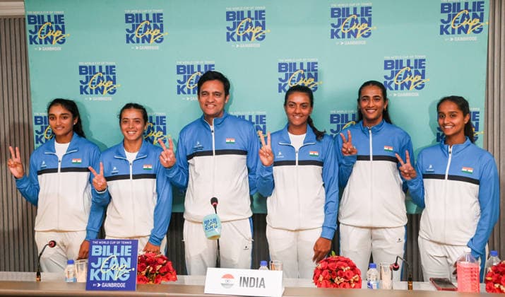 Indian coach Vishal Uppal with players Sahaja Yamalapalli, Ankita Raina, Zeel Desai, Rutuja Bhosale and Vaishnavi Adkar during a press conference, PK, Pressekonferenz ahead of the Billie Jean King Cup 2026 New Delhi, Apr 06 (ANI): Indian coach Vishal Uppal poses for a group photo with players Sahaja Yamalapalli, Ankita Raina, Zeel Desai, Rutuja Bhosale and Vaishnavi Adkar during a press conference ahead of the Billie Jean King Cup 2026 at Delta Stadium, in New Delhi on Monday. NEW DELHI Delhi India Copyright: xANIx ANI_20260406321