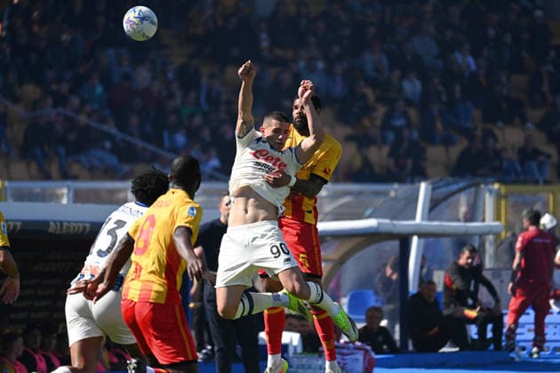 CALCIO - Serie A - US Lecce vs Atalanta BC Nikola Krstovic (Atalanta BC) against Jamil Siebert (Us Lecce) during US Lecce vs Atalanta BC, Italian soccer Serie A match in Lecce, Italy, April 06 2026 Lecce Italy  Copyright: xIPAxSport ABACAx