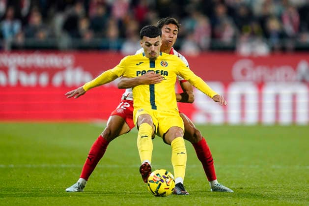 ESP: Girona FC - Villarreal CF. La Liga EA Sports match 2025-2026, Date 30 Vitor Reis of Girona FC and Georges Mikautadze of Villarreal CF during the La Liga match 2025-2026, date 30 between Girona FC and Villarreal CF played at Montilivi Stadium on April, 2026 in Girona, Spain. kpng Copyright: xSergioxRuizx xPRESSINPHOTOx PS_260406_GIR_VIL_053